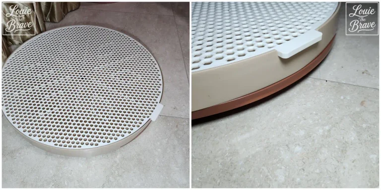 Dogslo dog potty tray with a white perforated grate and beige round base, shown from above and from the side (화이트 타공 그레이트와 베이지색 원형 본체를 위와 옆에서 본 강아지 독슬로 배변판)